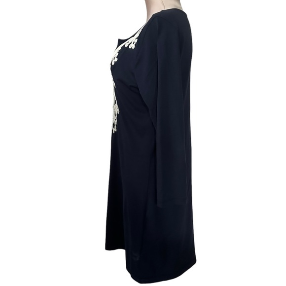 Lilly Pulitzer navy dress with white piping in size Medium. EUC. - Picture 8 of 13
